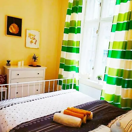 Beautiful With 1 Bedroom Main Square Apartamento